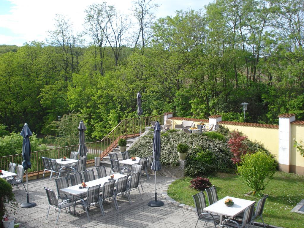 Отель Pension Rudi - Weingut Kellner Pulkau Экстерьер фото