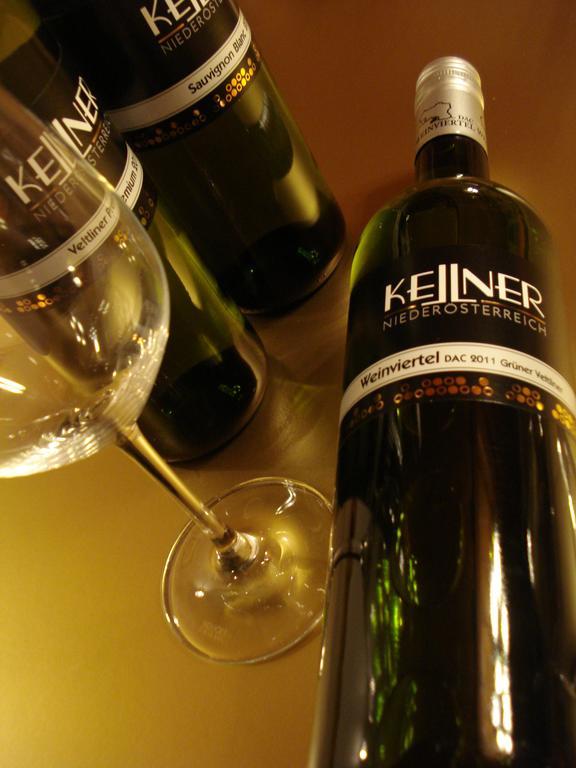 Отель Pension Rudi - Weingut Kellner Pulkau Экстерьер фото