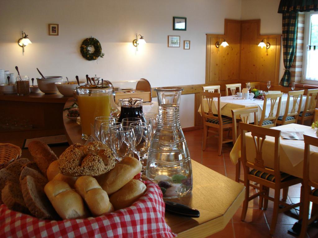 Отель Pension Rudi - Weingut Kellner Pulkau Экстерьер фото